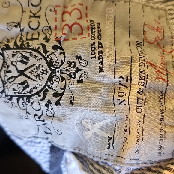 Marc Ecko mens Searsucker Cargo Shorts. Size 33. Gray/white. - Picture 6 of 10